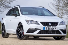 Tom Scanlan reviews the SEAT LEON CUPRA 300 TSi 4Drive for Drive 17