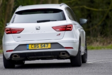 Tom Scanlan reviews the SEAT LEON CUPRA 300 TSi 4Drive for Drive 21