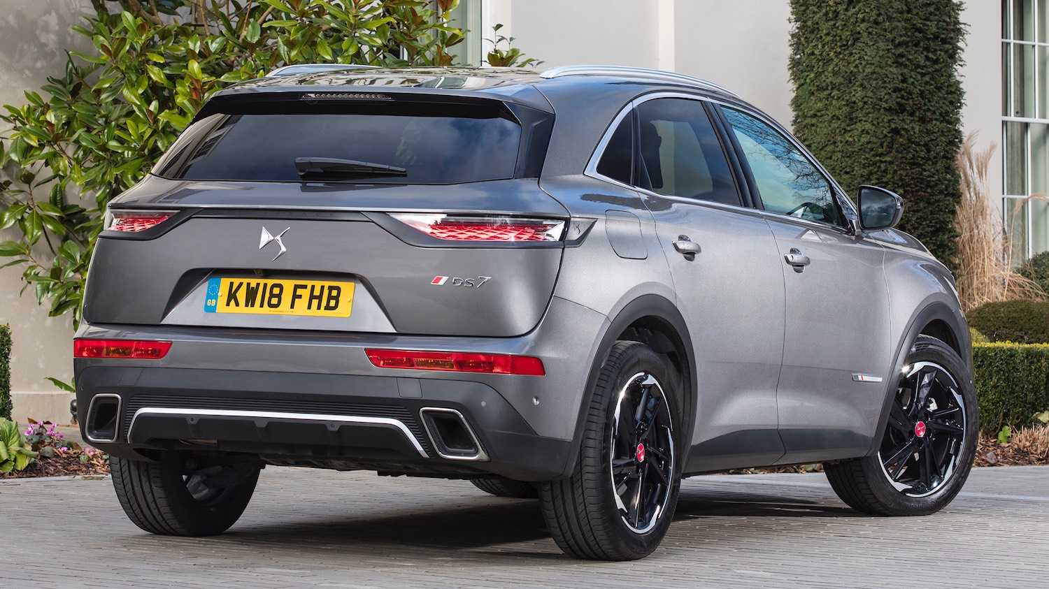 Drive Co Uk Reviewed The Ds 7 Performance Line Suv Fashionably